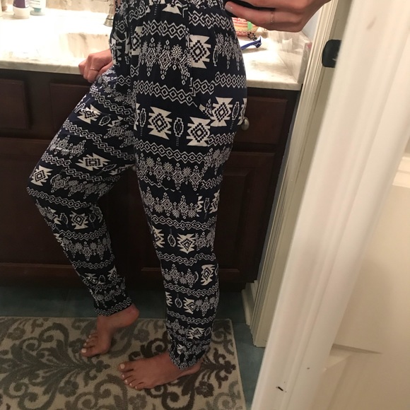 Fun pants by Lucy love, cropped tee comes free - Picture 4 of 7